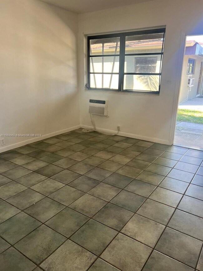 Foto del edificio - 12605 NE 13th Ave