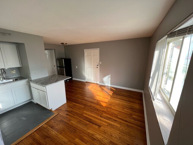 Foto del edificio - 2519 Indianola Ave