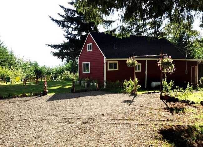 Foto del edificio - 28055 NW Bacona Rd