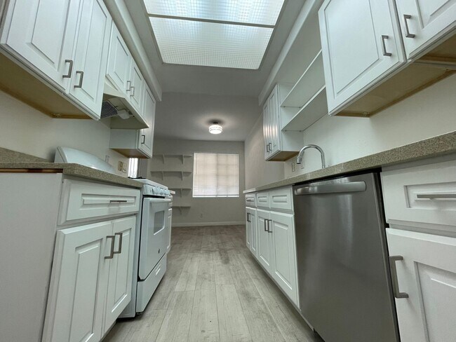 Kitchen - 21858 S Vermont Ave