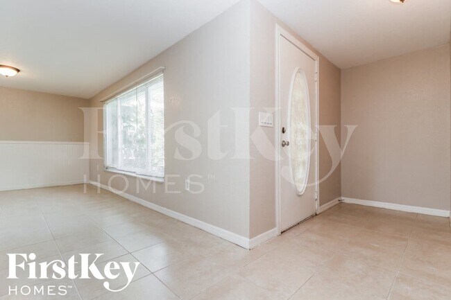 Foto del edificio - 7701 Birchwood Dr