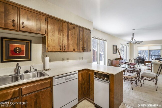Building Photo - 1 br, 1 bath Condo - 333 M St Apt 211