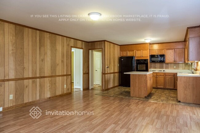 Foto del edificio - 4806 Vickrey Chapel Rd N