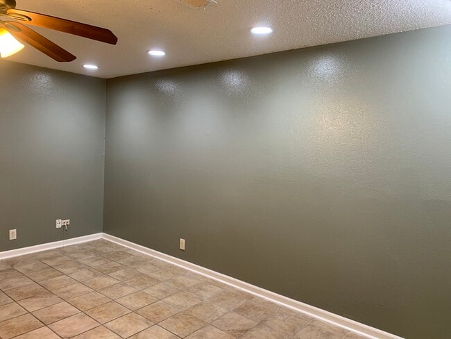 Building Photo - 2105 Quail Run