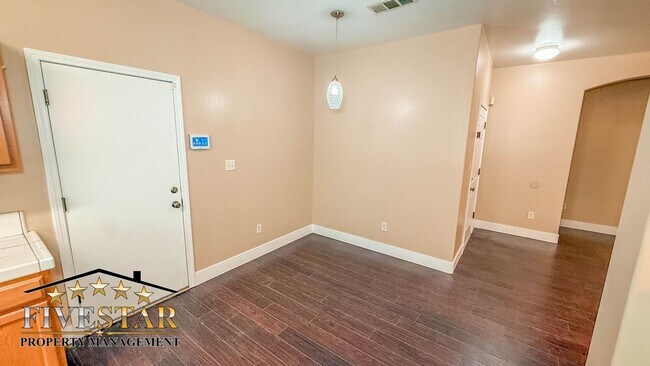 Foto del edificio - 1733 Pyxis St