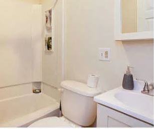 Full Bath - 401 Schuylkill Ave