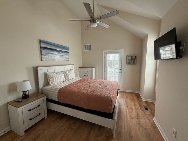 Building Photo - This newly renovated south side Ventnor, NJ beach house is available for rent
