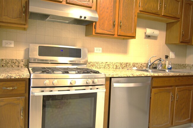 Foto del edificio - 607 Eastview Ct