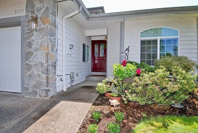 Foto del edificio - 3bd/2ba With Beautiful Private Fully Fence...