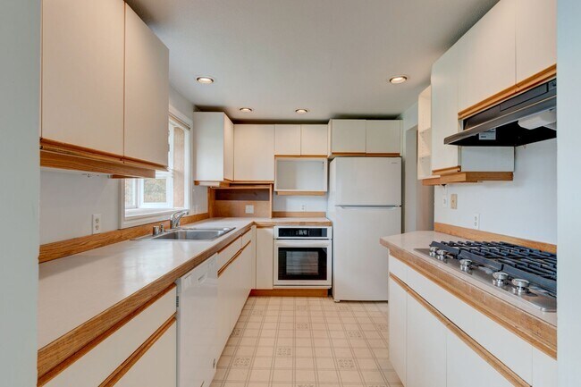 Foto del edificio - 3 Bedroom 2 Bath Home near Heart of Oak Ha...