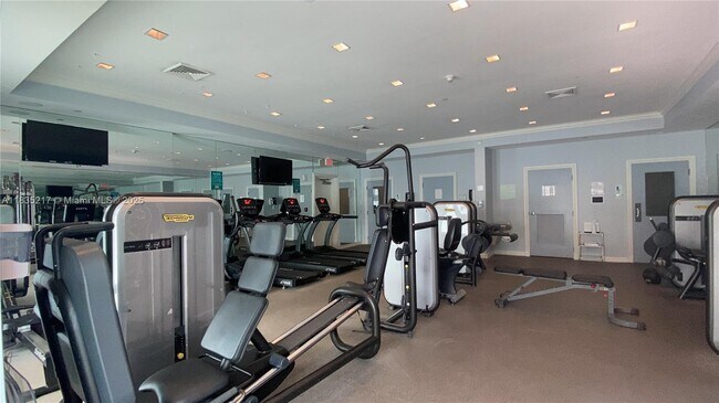 Foto del edificio - 150 Sunny Isles Blvd