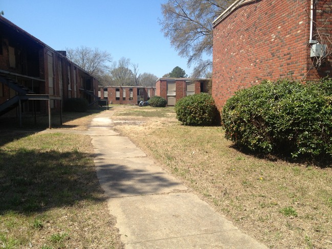 Building Photo - Watkins Manor