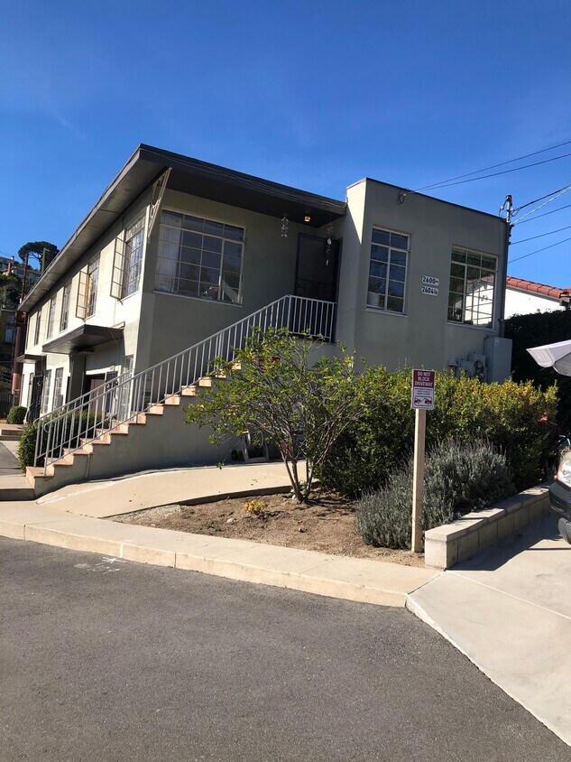 Bright studio, lots of storage and full kitchen. Laminate wood floors. - 2600 Locksley Pl