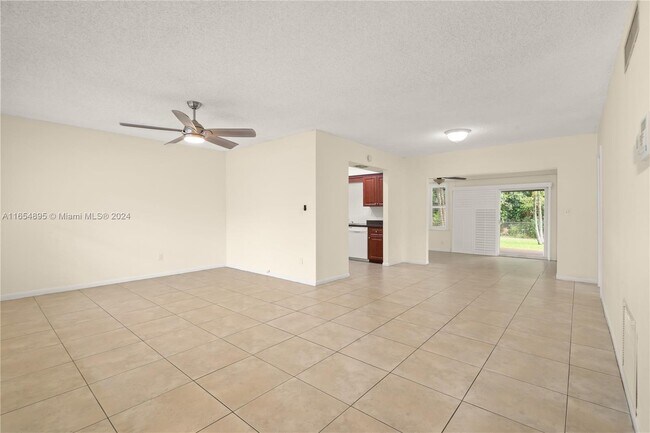 Foto del edificio - 6861 NW 11th Pl