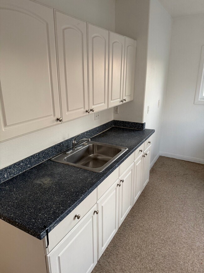 Building Photo - 5164 Imperial Ave