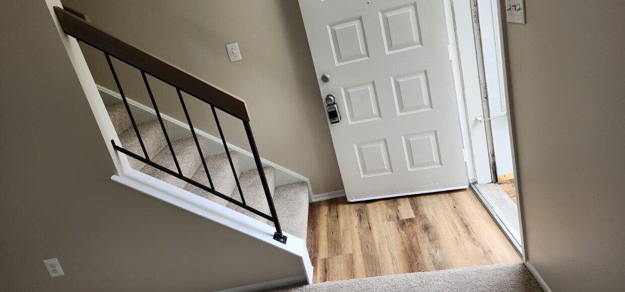 Foto principal - 5842 Holly Hock Pl