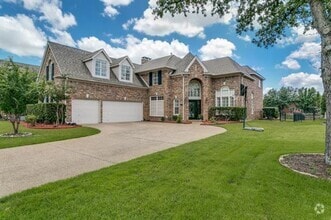 Building Photo - 755 Greenway Dr