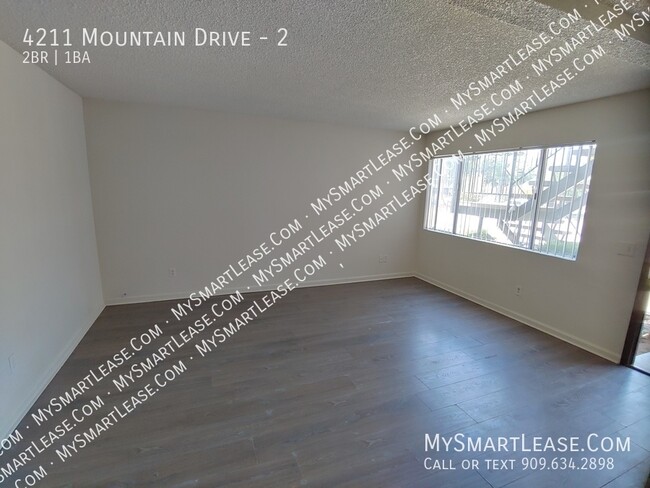 Foto del edificio - 4211 Mountain Dr