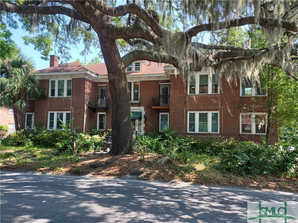1240 E Victory Dr Unit 4, Savannah, GA 31404 Condo for Rent in