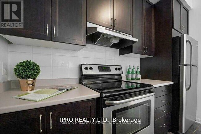 Building Photo - 2891-2891 Rio Ct