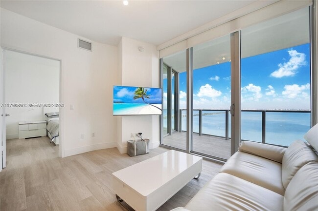 Building Photo - 2900 NE 7th Ave