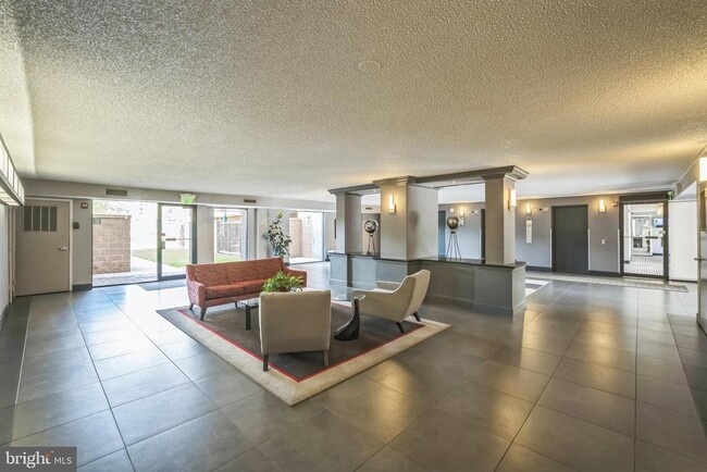 Foto del edificio - 200 N Pickett St