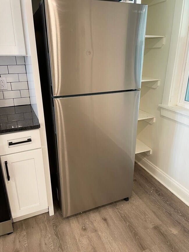 Building Photo - Updated 3 Bed 1 Bath Townhouse In Lancaste...
