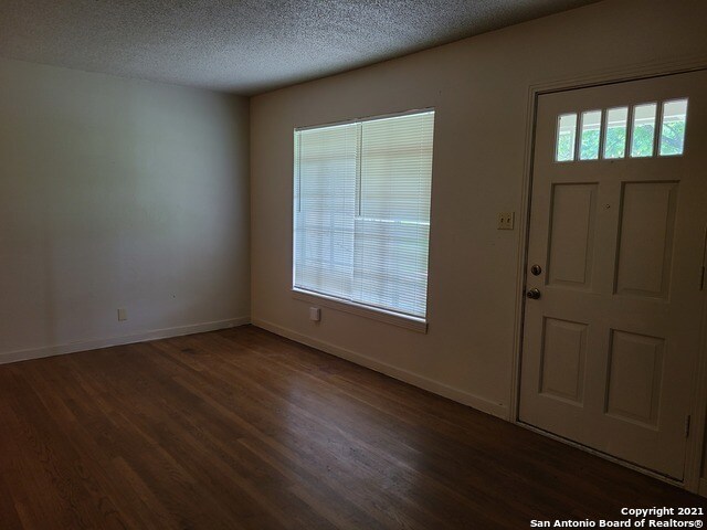 Building Photo - 114 Erskine Pl