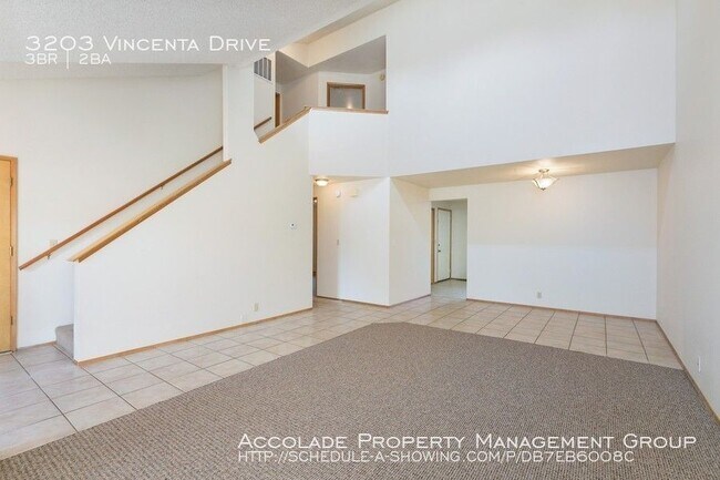 Building Photo - Well Maintained Duplex with Vaulted Ceilings