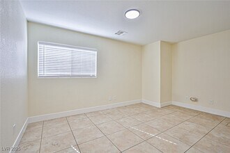 Building Photo - 8338 Lavender Jade Ct