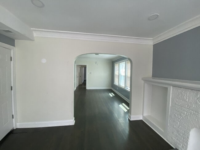 Building Photo - Charming 3-Bedroom Home | Updated Kitchen | Shared Laundry