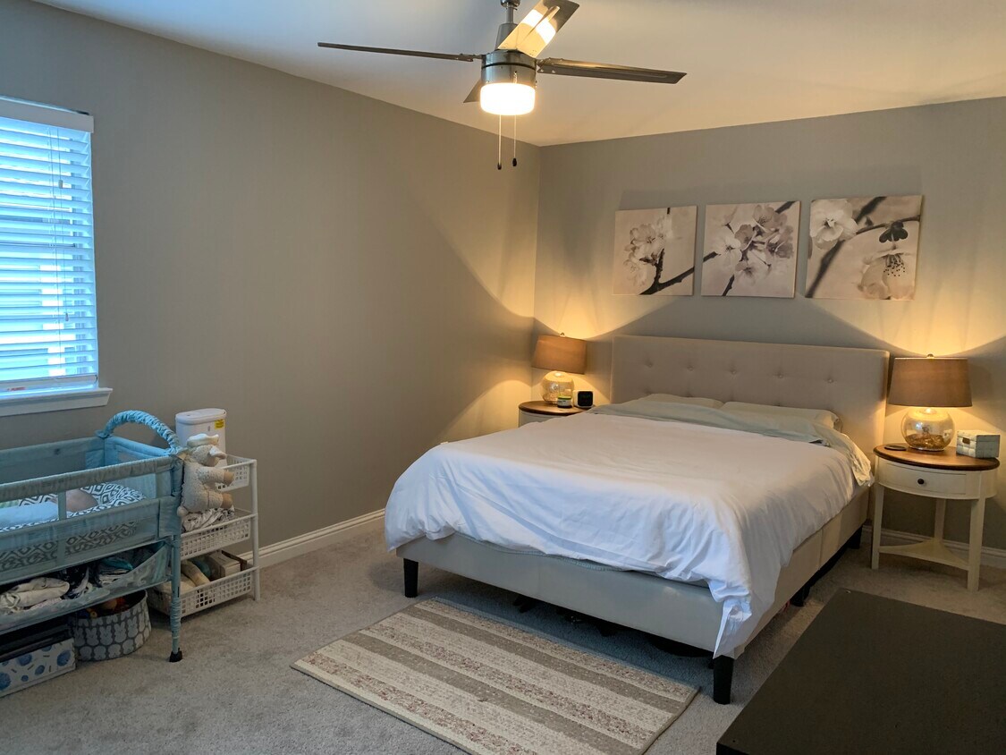 Foto principal - 6011 Danbury Ln