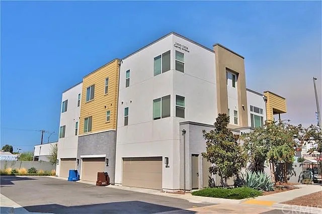 Primary Photo - 11018 Garvey Ave