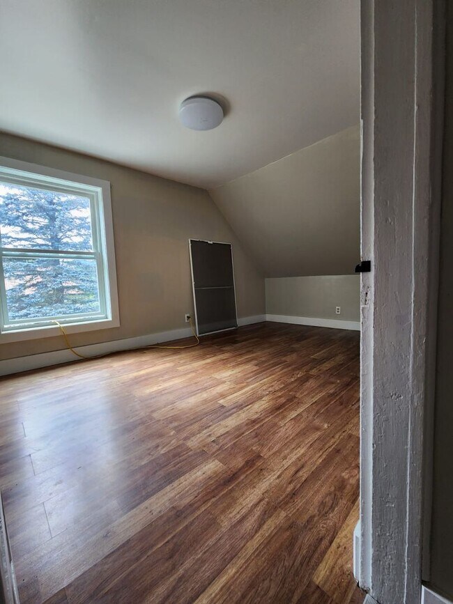 35 Railroad St Unit 5, Johnson, VT 05656 Room for Rent in Johnson, VT