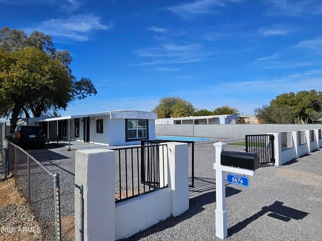 Building Photo - 5676 N Fairoak Ln