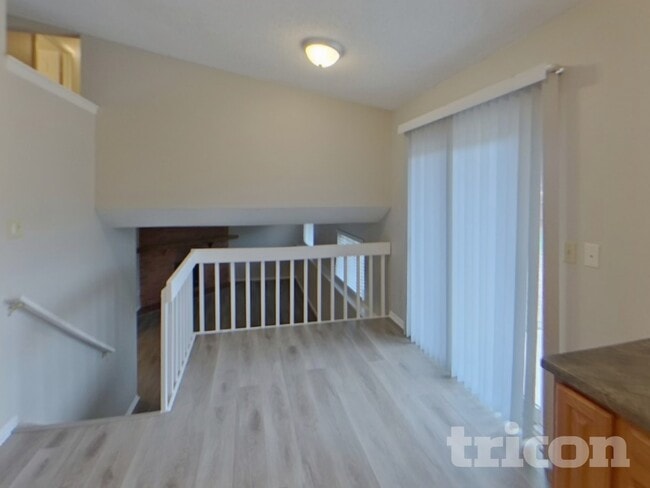 Foto del edificio - 6669 Gambol Quail Dr E