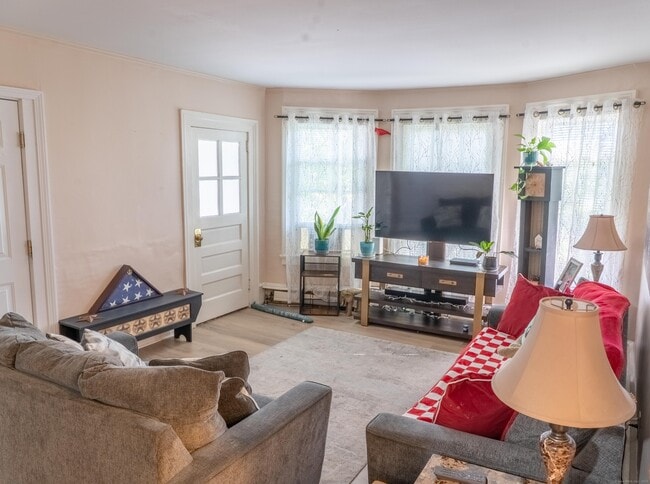 Building Photo - 128 Millville Ave