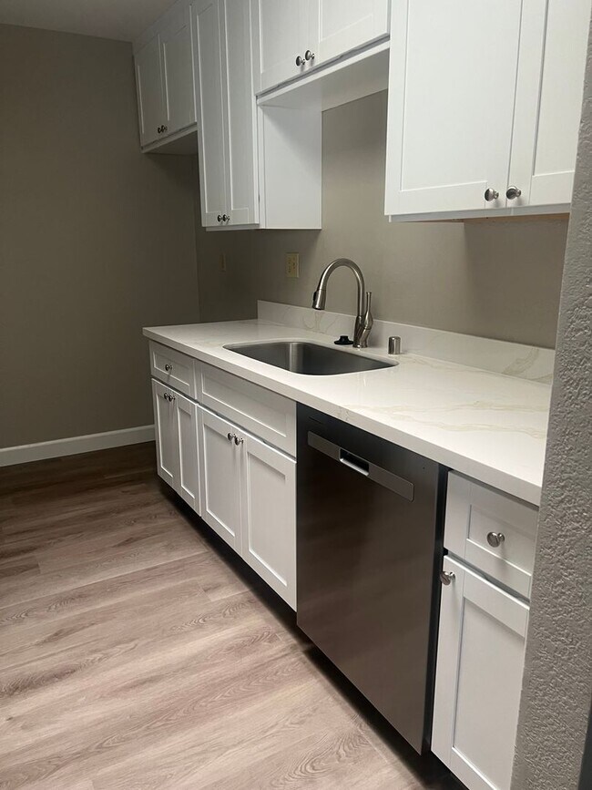 Foto del edificio - 3bd Duplex