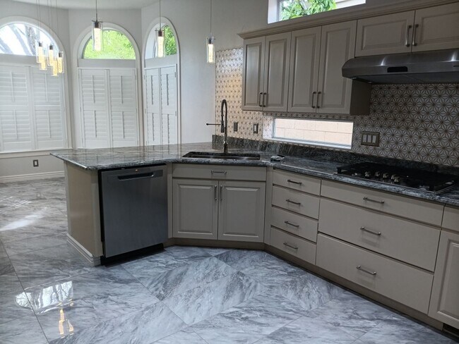 Foto del edificio - 3 Bedroom, 2 Bathroom Home! Schedule a Showing Soon!