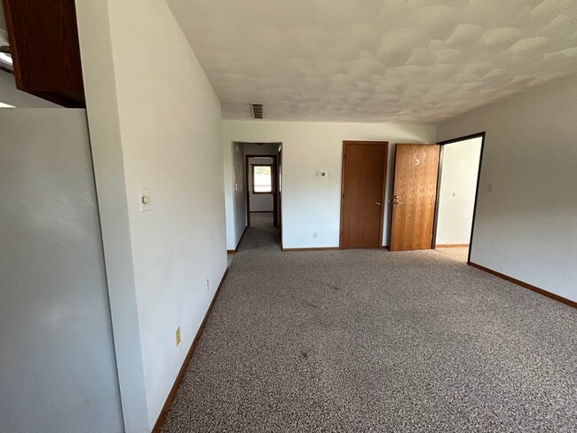 Building Photo - 715 S Canterbury Dr