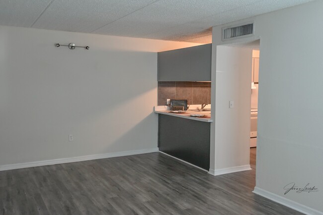 Building Photo - 3506 W Azeele St