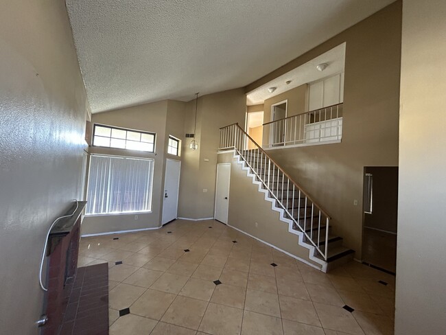 Building Photo - 1523 Heirloom Ave