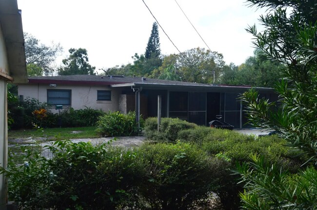 Foto del edificio - 3557 Arbutus Ln