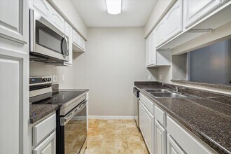 Building Photo - 3085 Walnut Bend Ln Building Photo - 3085 Walnut Bend Ln