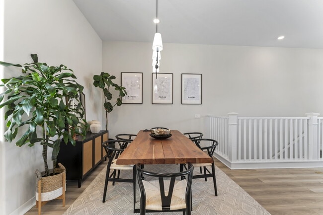 Building Photo - "Spacious 3-Bedroom Townhouse Retreat in P...
