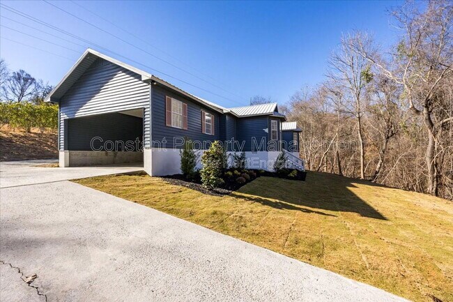 Building Photo - 2243 Hillwood Ct