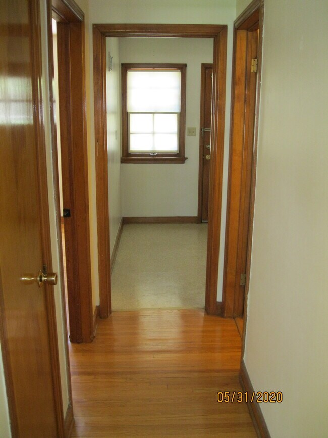 8329 W North Ave Unit 2, Wauwatosa, WI 53213 Rentals in Wauwatosa at