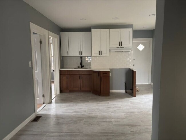 Building Photo - 33 Butler St