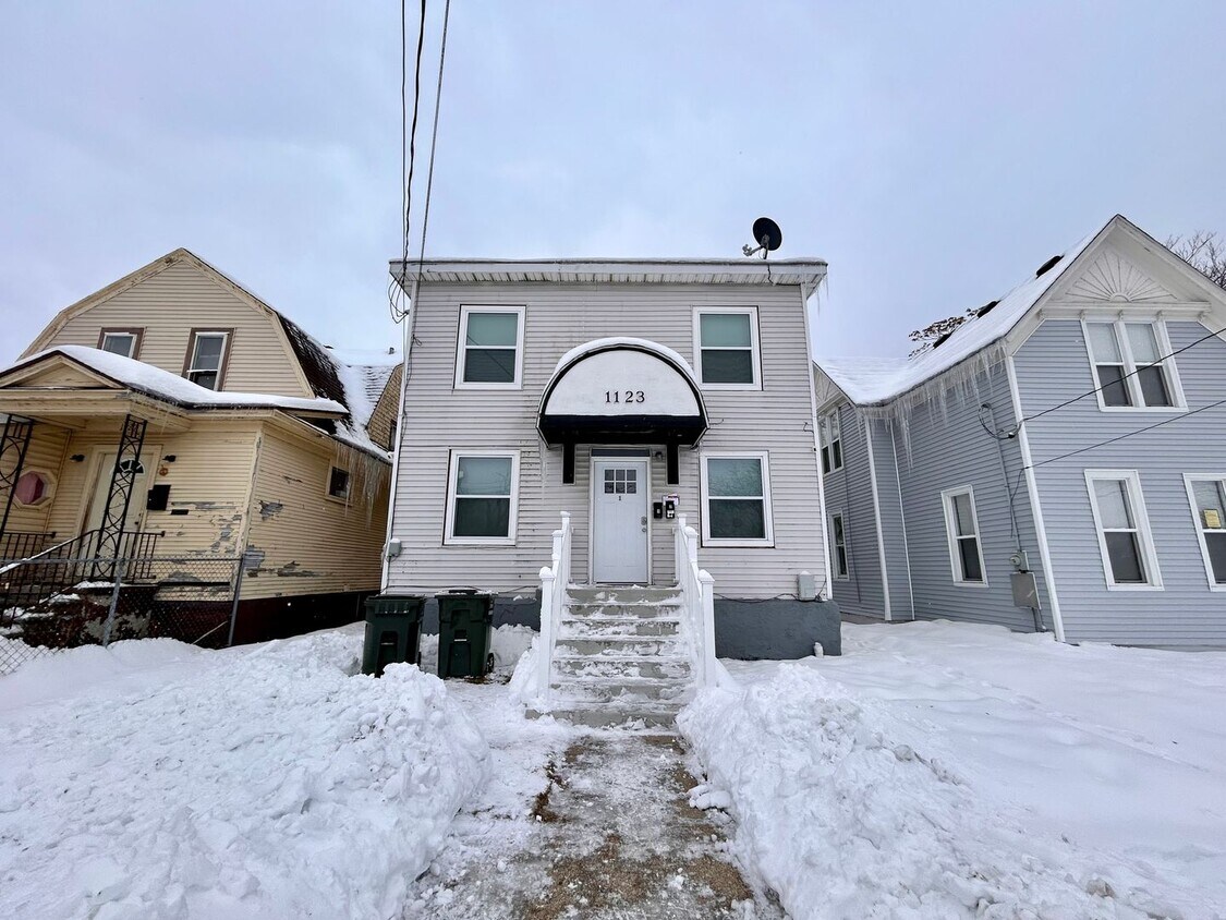 Primary Photo - 1123 Pine St