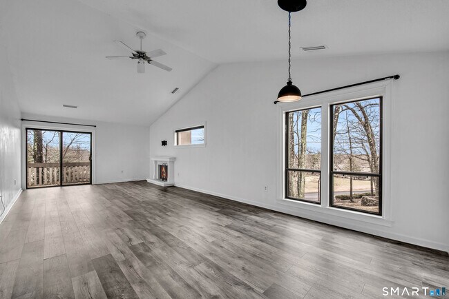 Foto del edificio - 7 Cottonwood Dr